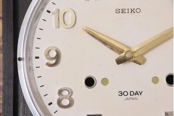 アンティーク時計　昭和レトロ　SEIKO(セイコー)　30DAY　電池式　金色の文字がお洒落な柱時計(掛け時計)(R-045565)
