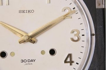 アンティーク時計　昭和レトロ　SEIKO(セイコー)　30DAY　電池式　金色の文字がお洒落な柱時計(掛け時計)(R-045565)