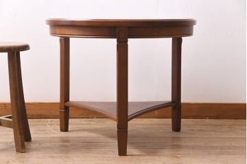 和製ビンテージ　オールドマルニ　maruni(マルニ木工)　棚付き　三角形の棚がお洒落なコーヒーテーブル(サイドテーブル、ラウンドテーブル)(R-045566)