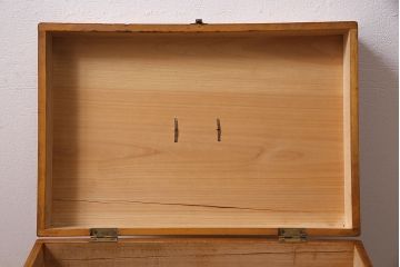 アンティーク雑貨　昭和レトロ　ヒノキ材　温かみのある質感が魅力の木製収納ボックス(小物入れ、収納箱、木箱)(R-045580)