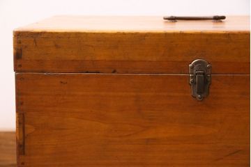 アンティーク雑貨　昭和レトロ　ヒノキ材　温かみのある質感が魅力の木製収納ボックス(小物入れ、収納箱、木箱)(R-045580)