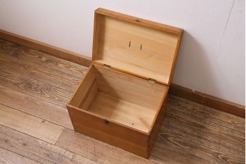 アンティーク雑貨　昭和レトロ　ヒノキ材　温かみのある質感が魅力の木製収納ボックス(小物入れ、収納箱、木箱)(R-045580)