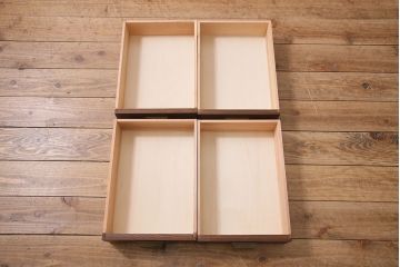 ラフジュ工房オリジナル　昭和初期　古建具リメイク　すりガラス　引き出し付き　レトロな雰囲気の鉄脚付リビングボード(収納棚、戸棚、テレビ台、キャビネット)(R-045581)