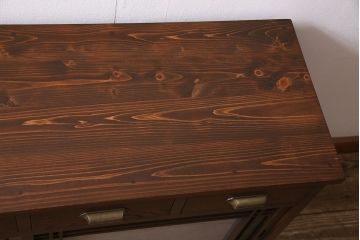 ラフジュ工房オリジナル　昭和初期　古建具リメイク　すりガラス　引き出し付き　レトロな雰囲気の鉄脚付リビングボード(収納棚、戸棚、テレビ台、キャビネット)(R-045581)