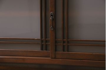 ラフジュ工房オリジナル　昭和初期　古建具リメイク　すりガラス　引き出し付き　レトロな雰囲気の鉄脚付リビングボード(収納棚、戸棚、テレビ台、キャビネット)(R-045581)