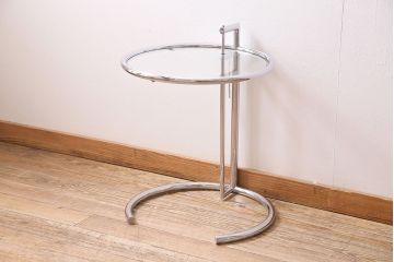 中古　Cassinaixc.(カッシーナイクスシー)取り扱い　ClassiCon(クラシコン)　Eileen Gray(アイリーン・グレイ)　ADJUSTABLE TABLE(アジャスタブルテーブル)　E1027　サイドテーブル(定価約15万円)(ガラステーブル、ラウンドテーブル)(R-045583)