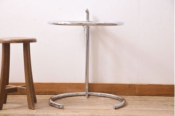 中古　Cassinaixc.(カッシーナイクスシー)取り扱い　ClassiCon(クラシコン)　Eileen Gray(アイリーン・グレイ)　ADJUSTABLE TABLE(アジャスタブルテーブル)　E1027　サイドテーブル(定価約15万円)(ガラステーブル、ラウンドテーブル)(R-045583)