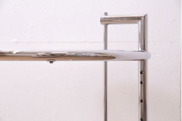 中古　Cassinaixc.(カッシーナイクスシー)取り扱い　ClassiCon(クラシコン)　Eileen Gray(アイリーン・グレイ)　ADJUSTABLE TABLE(アジャスタブルテーブル)　E1027　サイドテーブル(定価約15万円)(ガラステーブル、ラウンドテーブル)(R-045583)