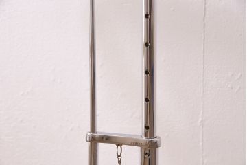 中古　Cassinaixc.(カッシーナイクスシー)取り扱い　ClassiCon(クラシコン)　Eileen Gray(アイリーン・グレイ)　ADJUSTABLE TABLE(アジャスタブルテーブル)　E1027　サイドテーブル(定価約15万円)(ガラステーブル、ラウンドテーブル)(R-045583)