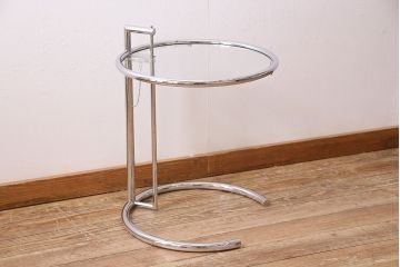 中古　Cassinaixc.(カッシーナイクスシー)取り扱い　ClassiCon(クラシコン)　Eileen Gray(アイリーン・グレイ)　ADJUSTABLE TABLE(アジャスタブルテーブル)　E1027　サイドテーブル(定価約15万円)(ガラステーブル、ラウンドテーブル)(R-045583)