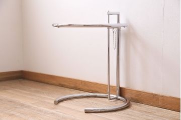 中古　Cassinaixc.(カッシーナイクスシー)取り扱い　ClassiCon(クラシコン)　Eileen Gray(アイリーン・グレイ)　ADJUSTABLE TABLE(アジャスタブルテーブル)　E1027　サイドテーブル(定価約15万円)(ガラステーブル、ラウンドテーブル)(R-045583)