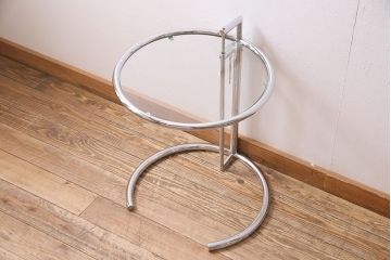 中古　Cassinaixc.(カッシーナイクスシー)取り扱い　ClassiCon(クラシコン)　Eileen Gray(アイリーン・グレイ)　ADJUSTABLE TABLE(アジャスタブルテーブル)　E1027　サイドテーブル(定価約15万円)(ガラステーブル、ラウンドテーブル)(R-045583)