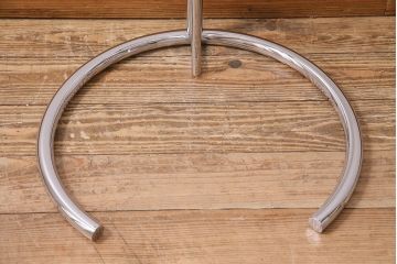 中古　Cassinaixc.(カッシーナイクスシー)取り扱い　ClassiCon(クラシコン)　Eileen Gray(アイリーン・グレイ)　ADJUSTABLE TABLE(アジャスタブルテーブル)　E1027　サイドテーブル(定価約15万円)(ガラステーブル、ラウンドテーブル)(R-045583)