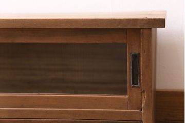 アンティーク家具　昭和初期　ストリップド(剥離)　朴の木　使い込まれた風合いが味のあるローボード(戸棚、収納棚)(R-045584)