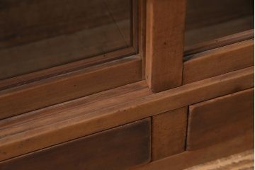 アンティーク家具　昭和初期　ストリップド(剥離)　朴の木　使い込まれた風合いが味のあるローボード(戸棚、収納棚)(R-045584)