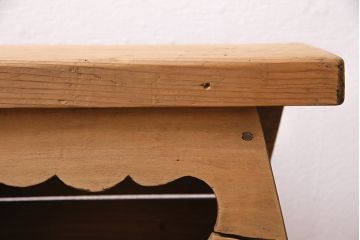 アンティーク家具　昭和初期　ストリップド(剥離)　杉材・ヒノキ材　木の風合いが楽しめるレトロな踏み台(花台)(R-045590)