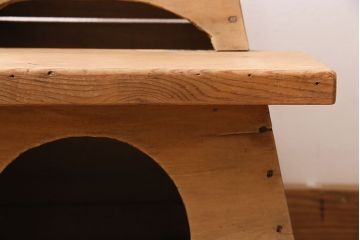 アンティーク家具　昭和初期　ストリップド(剥離)　杉材・ヒノキ材　木の風合いが楽しめるレトロな踏み台(花台)(R-045590)