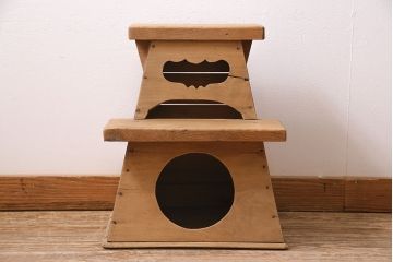アンティーク家具　昭和初期　ストリップド(剥離)　杉材・ヒノキ材　木の風合いが楽しめるレトロな踏み台(花台)(R-045590)