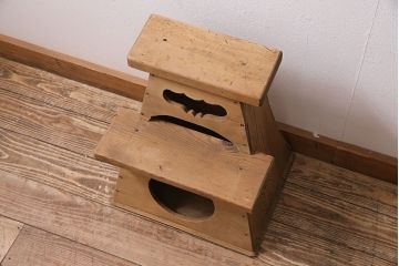 アンティーク家具　昭和初期　ストリップド(剥離)　杉材・ヒノキ材　木の風合いが楽しめるレトロな踏み台(花台)(R-045590)