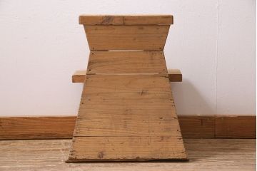 アンティーク家具　昭和初期　ストリップド(剥離)　杉材・ヒノキ材　木の風合いが楽しめるレトロな踏み台(花台)(R-045590)