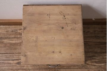 アンティーク家具　ストリップド(剥離)　昭和初期　前板カエデ材　天板・側面ヒノキ材　木目が魅力の小引き出し(小物入れ、卓上収納)(R-045595)