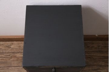 アンティーク家具　栗・杉材　メンズライクなペイントカラーのサイドチェスト(小引き出し)(R-045619)