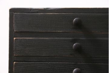 アンティーク家具　栗・杉材　メンズライクなペイントカラーのサイドチェスト(小引き出し)(R-045619)