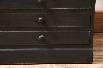アンティーク家具　栗・杉材　メンズライクなペイントカラーのサイドチェスト(小引き出し)(R-045619)