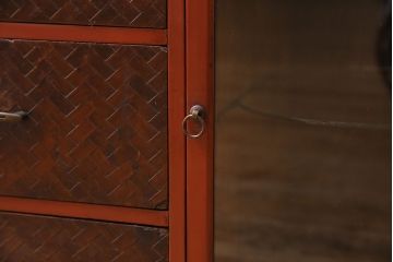 アンティーク家具　指物家具　網代編み　三方桐材　飾り棚付きの小引き出し(戸棚、収納棚)(R-045625)