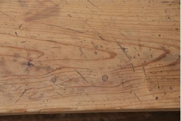 アンティーク家具　昭和初期　ストリップド(剥離)　ヒノキ材　挽き物の脚がお洒落な文机(座机、ローテーブル)(R-045629)