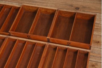 アンティーク家具　昭和初期　ナラ材　引き出し17杯・仕切り板付き　味わい深い木味が魅力の縦長チェスト(サイドチェスト、引き出し)(R-045641)