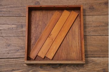 アンティーク家具　昭和初期　ナラ材　引き出し17杯・仕切り板付き　味わい深い木味が魅力の縦長チェスト(サイドチェスト、引き出し)(R-045641)