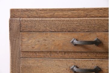 アンティーク家具　昭和初期　ナラ材　引き出し17杯・仕切り板付き　味わい深い木味が魅力の縦長チェスト(サイドチェスト、引き出し)(R-045641)