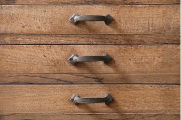 アンティーク家具　昭和初期　ナラ材　引き出し17杯・仕切り板付き　味わい深い木味が魅力の縦長チェスト(サイドチェスト、引き出し)(R-045641)