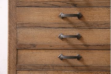 アンティーク家具　昭和初期　ナラ材　引き出し17杯・仕切り板付き　味わい深い木味が魅力の縦長チェスト(サイドチェスト、引き出し)(R-045641)