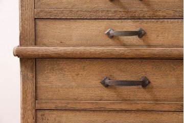 アンティーク家具　昭和初期　ナラ材　引き出し17杯・仕切り板付き　味わい深い木味が魅力の縦長チェスト(サイドチェスト、引き出し)(R-045641)