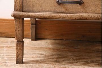 アンティーク家具　昭和初期　ナラ材　引き出し17杯・仕切り板付き　味わい深い木味が魅力の縦長チェスト(サイドチェスト、引き出し)(R-045641)