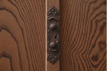 アンティーク家具　明治期　ストリップド(剥離)　前面ケヤキ材　力強い杢目が楽しめる収納箪笥(収納棚、帳場箪笥)(R-045642)