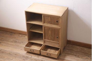 アンティーク家具　昭和初期　ストリップド(剥離)　味わいある風合いが魅力の戸棚(収納棚、キャビネット)(R-045644)