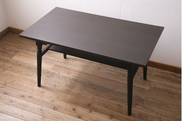 ビンテージ家具　松本民芸家具　モダンなデザインの棚付きダイニングテーブル(食卓)(R-045645)
