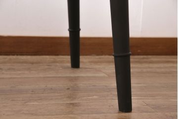 ビンテージ家具　松本民芸家具　モダンなデザインの棚付きダイニングテーブル(食卓)(R-045645)