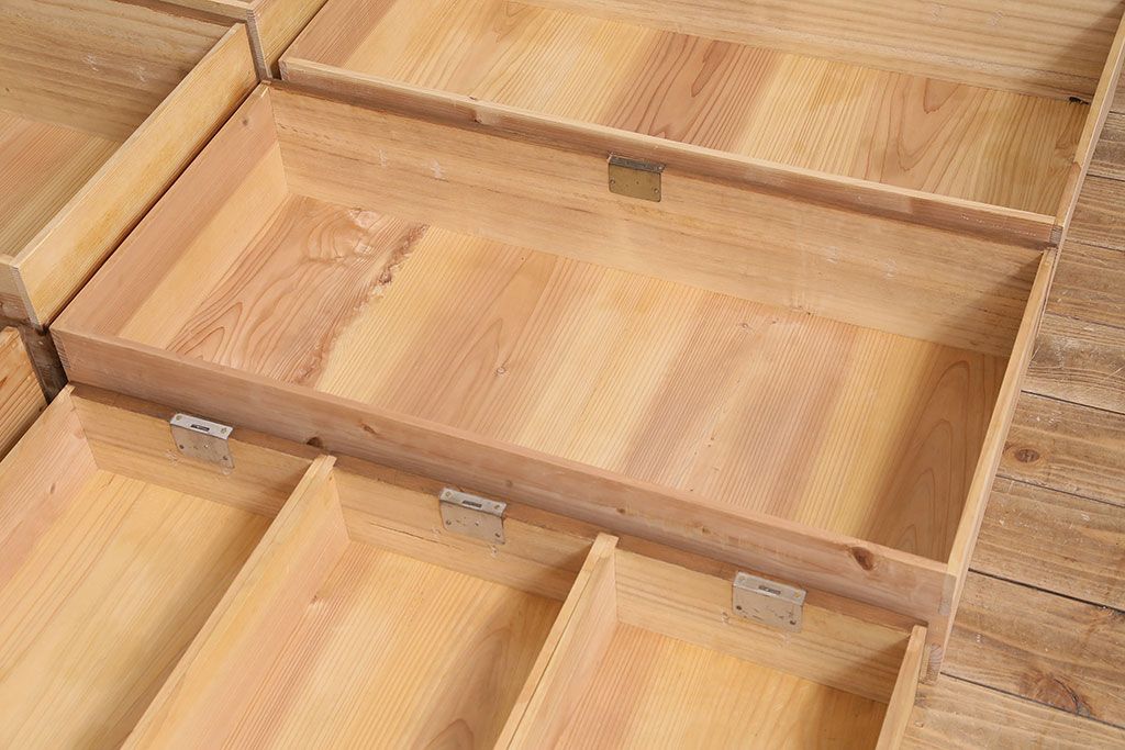 ビンテージ家具　ペイント　前面桐材　レトロな雰囲気漂う重ね箪笥(タンス、たんす)(R-045646)