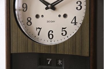 アンティーク時計　昭和中期　SEIKO(セイコー)　ゼンマイ式　カレンダー付き　30DAY　渋い色合いの掛け時計(柱時計、振り子時計)(R-045649)