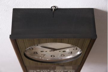 アンティーク時計　昭和中期　SEIKO(セイコー)　ゼンマイ式　カレンダー付き　30DAY　渋い色合いの掛け時計(柱時計、振り子時計)(R-045649)