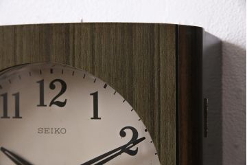 アンティーク時計　昭和中期　SEIKO(セイコー)　ゼンマイ式　カレンダー付き　30DAY　渋い色合いの掛け時計(柱時計、振り子時計)(R-045649)
