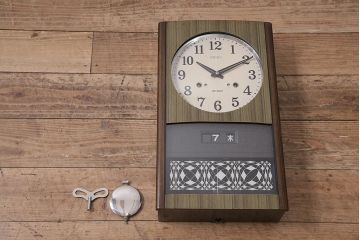 アンティーク時計　昭和中期　SEIKO(セイコー)　ゼンマイ式　カレンダー付き　30DAY　渋い色合いの掛け時計(柱時計、振り子時計)(R-045649)