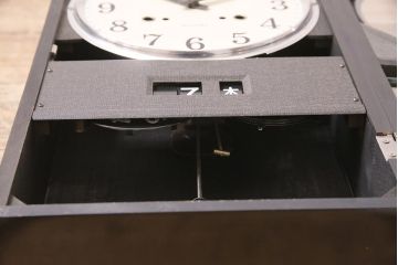 アンティーク時計　昭和中期　SEIKO(セイコー)　ゼンマイ式　カレンダー付き　30DAY　渋い色合いの掛け時計(柱時計、振り子時計)(R-045649)