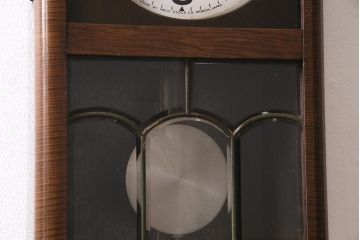 アンティーク時計　昭和中期　Meiji(明治時計社)　ゼンマイ式　大振りのクラシカルな掛け時計(柱時計、振り子時計)(R-045650)