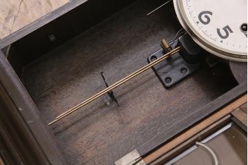 アンティーク時計　昭和中期　Meiji(明治時計社)　ゼンマイ式　大振りのクラシカルな掛け時計(柱時計、振り子時計)(R-045650)