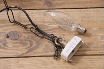 ヴィンテージ照明　イギリスビンテージ　真鍮　凝った装飾が華やかな印象を与える吊り下げ照明(天井照明)(R-045655)